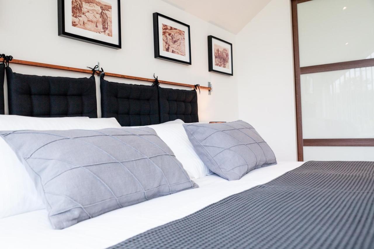 Ecton House Bed and Breakfast Newport  Buitenkant foto